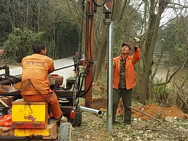 波形護(hù)欄安裝圖