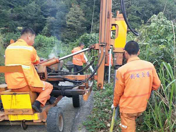 波形護(hù)欄安裝圖