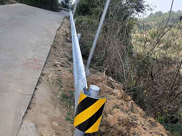 波形護(hù)欄安裝圖