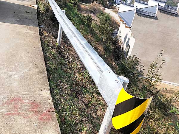 波形護(hù)欄安裝圖