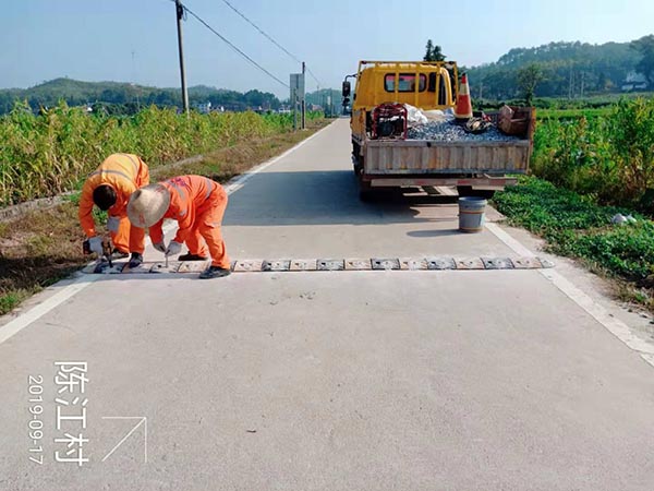 標(biāo)牌、廣角鏡、道口標(biāo)柱施工圖