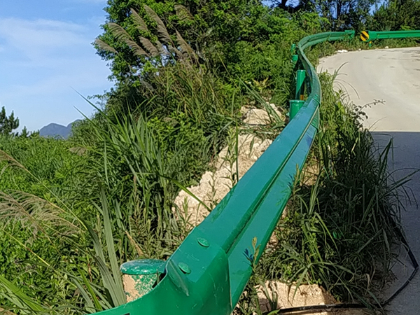 波形梁鋼護(hù)欄