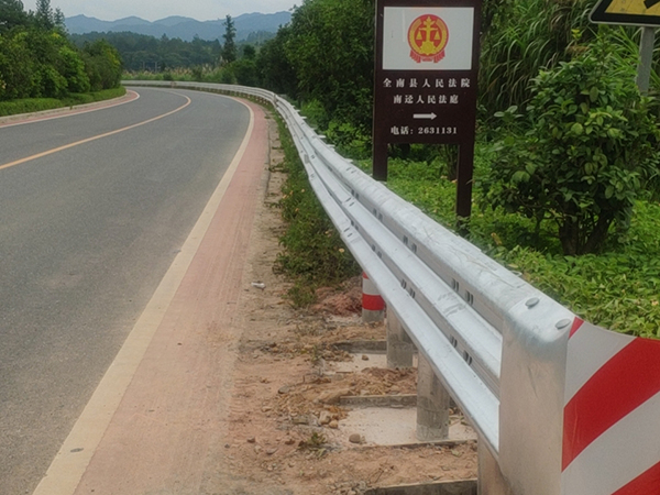 波形梁鋼護(hù)欄